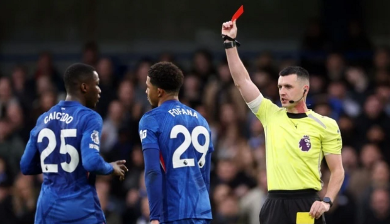 Chelsea và cột mốc đáng quên: Thẻ đỏ lại ám ảnh Stamford Bridge