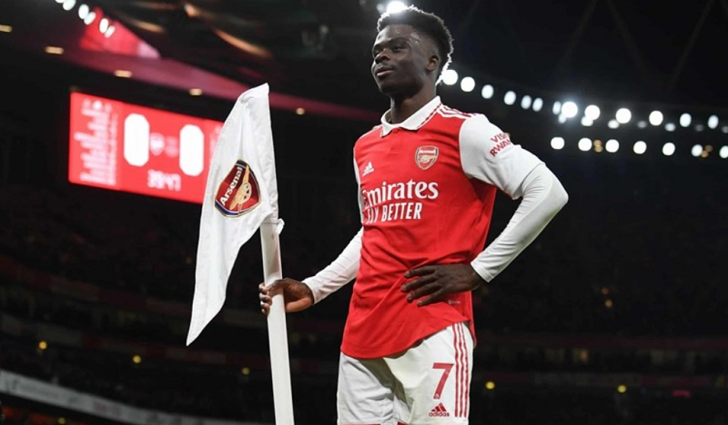 Arteta lý giải quyết định kéo Saka vào trung tâm trong trận thắng Wigan
