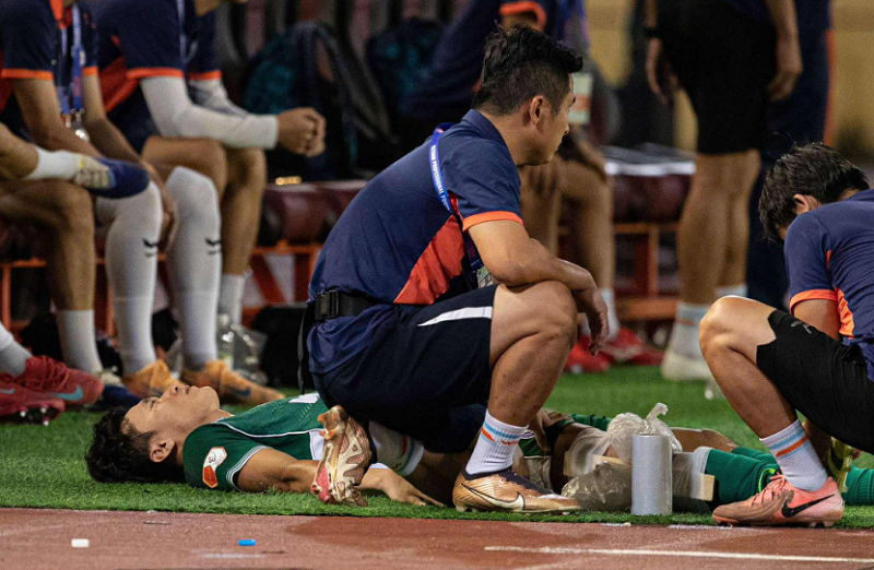 Bùi Tiến Dũng chấn thương, tuyển Việt Nam đối mặt thử thách lớn trước Malaysia